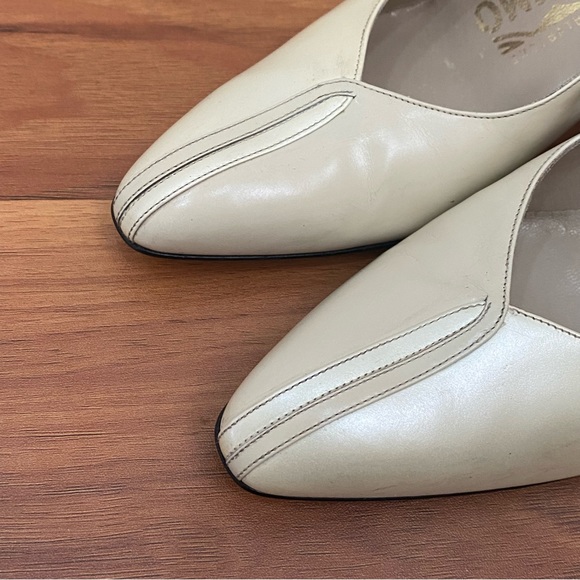 Vintage SALVATORE FERRAGAMO 30435 Ivory Pearl Leather Pumps Size 6.5 4A AAAA - Picture 7 of 16